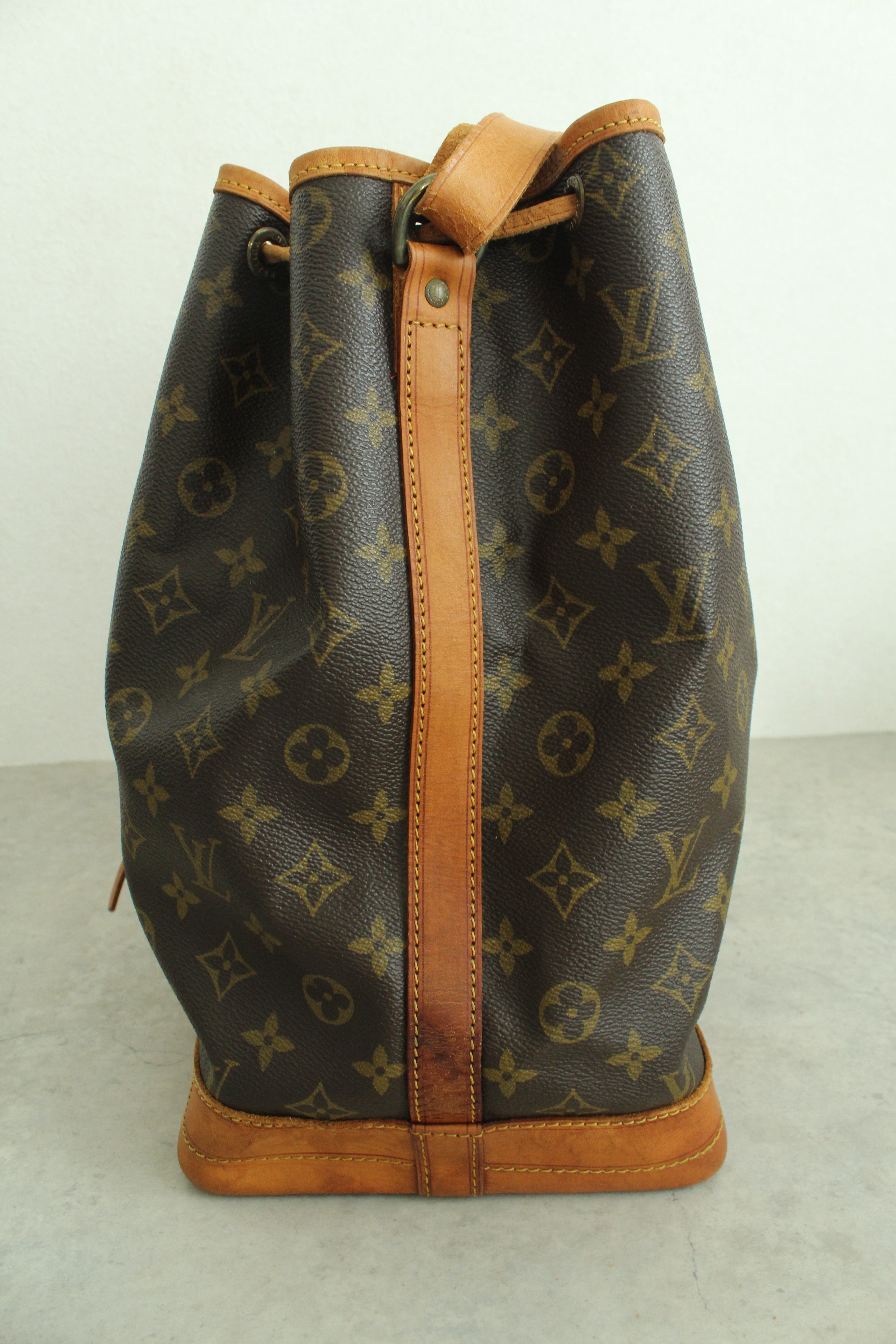 Monogram Noe Shoulder bag